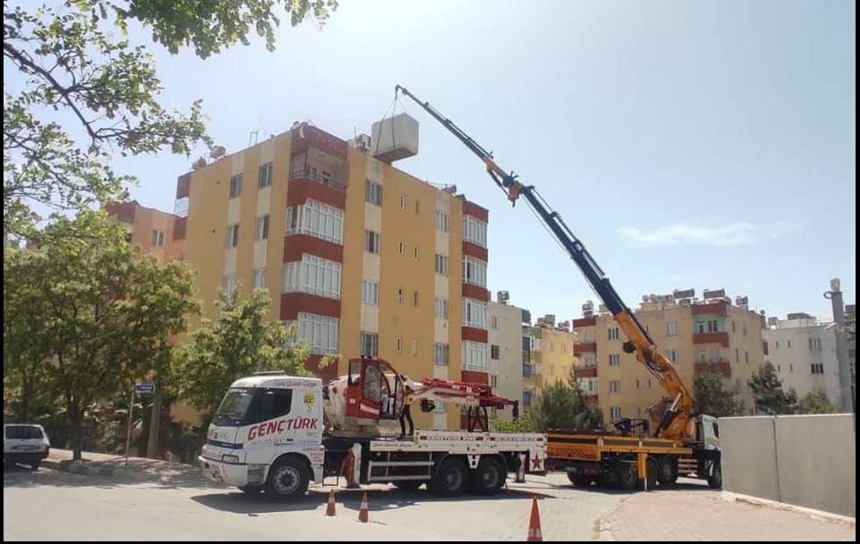 Kilis'te vinç ile saha çalışması